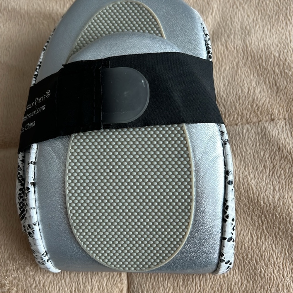 Travel Flats - Picture 2 of 4